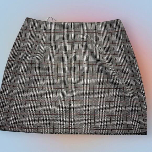 KATE KASIN Women’s Large Gray Black Red Plaid Mini Skirt - Picture 3 of 3